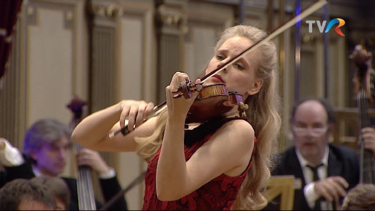 Polska1810 コールアングレ ヴァイオリン シンドラーのリスト コールアングレ奏者の Davida Scheffers さん 深刻な神経筋疾患のため 辛い思いをしていたようです オランダ人 奏者 シモーネ ラムスマさんが 優しくそっと寄り添います 泣ける