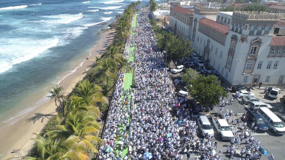 AntonioPR's tweet photo. Todavía no me creo que esto haya pasado! #MarchaPorLaPaz Gracias a quienes votaron para dedicarme esta importante marcha nacional a este jibarito de Llorens Torres! 🙏🏿 ¡que dichoso me siento! @wandavazquezg @Miguel_Romero_ @aixavaz #CoaliciónDeResidentes @William_AVP @GilEnsenat https://t.co/3kvYrOPVhQ