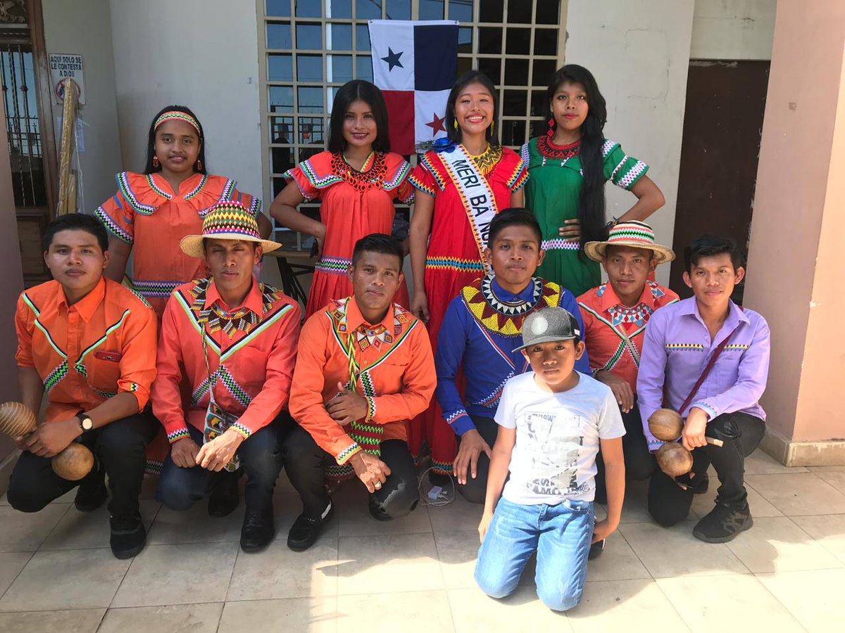 feuniveorg's tweet photo. El Grupo Cultural participó junto a la Embajadora Meri Bä Nuäre 2019 Velkys Carpintero, de la Feria Típica que se realizó en la Iglesia San Antonio de Padua, en el día de ayer.

Agradecemos a los organizadores por hacernos la invitación. Y a la AENBUP.

@catoliqueando_sap @aenbup https://t.co/ewahwZk6NW
