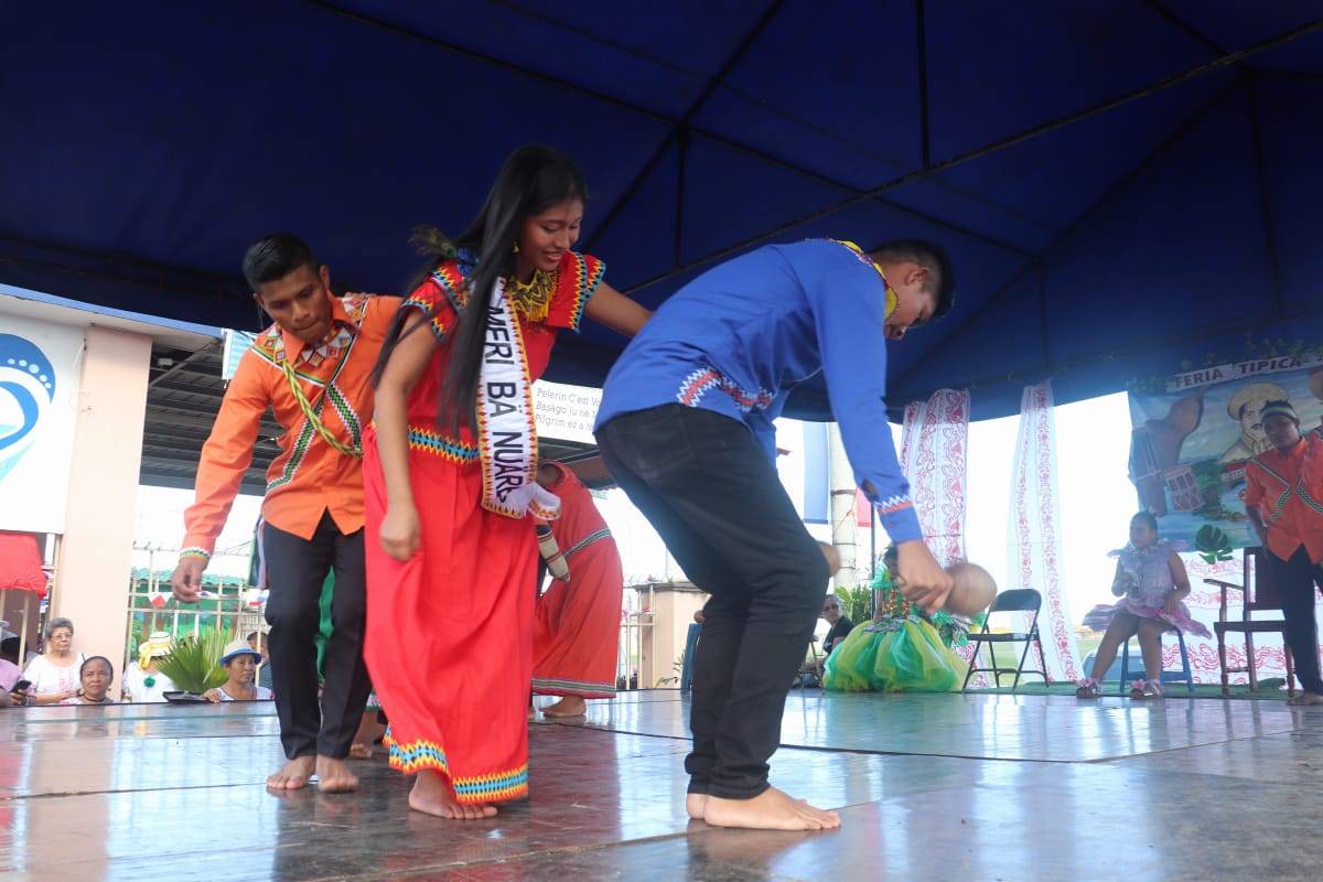 feuniveorg's tweet photo. El Grupo Cultural participó junto a la Embajadora Meri Bä Nuäre 2019 Velkys Carpintero, de la Feria Típica que se realizó en la Iglesia San Antonio de Padua, en el día de ayer.

Agradecemos a los organizadores por hacernos la invitación. Y a la AENBUP.

@catoliqueando_sap @aenbup https://t.co/ewahwZk6NW