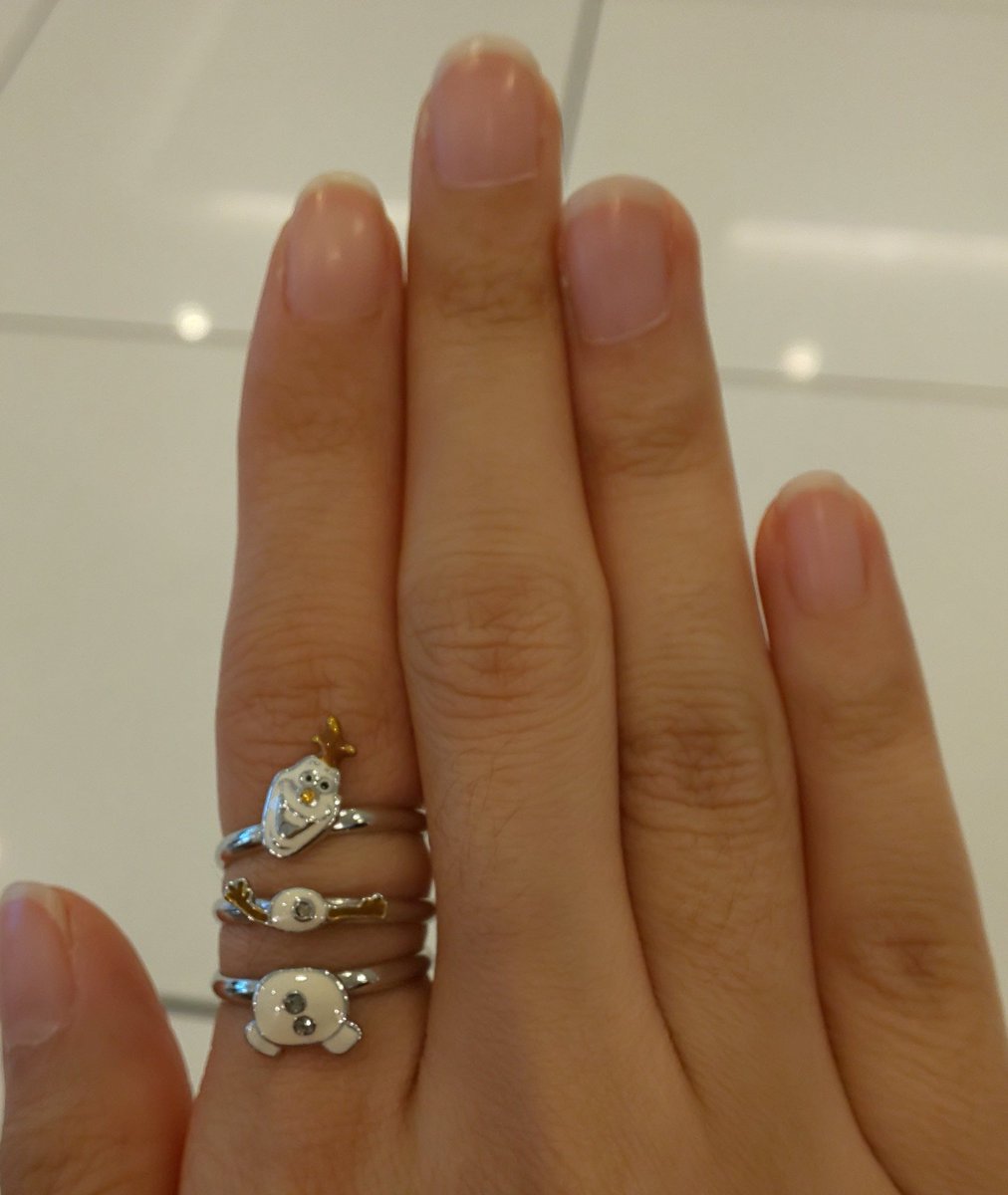 Mariko Na Twitteru 今日やっとアナ雪2を観るので 以前ディズニーストアで購入していたオラフの指輪してきた パーツごとに指輪がわかれていて 3つで1セットなので バラバラにしてみたり逆さにしたりと 劇中のあんなシーンやこんなシーンを再現出来るので面白いw Mariko Na Twitteru 今日やっとアナ雪2を観るので 以前ディズニーストアで購入していたオラフの指輪してきた パーツごとに指輪がわかれていて 3つで1セットなので バラバラにしてみたり逆さにしたりと 劇中のあんなシーンやこんなシーンを再現出来るので面白いw
