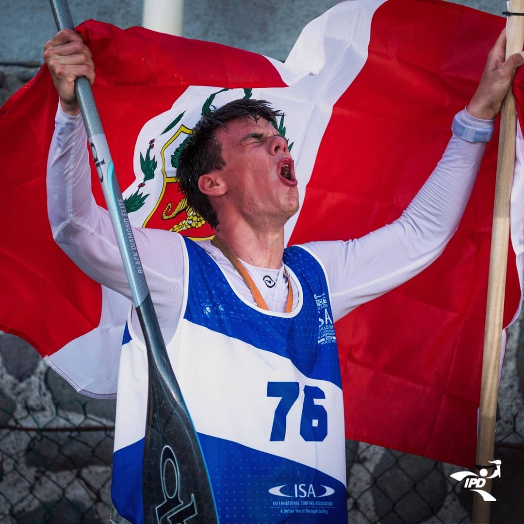 giannisupperu's tweet photo. orgullo del Peru señores el entrena duro yo lo veo y es un ejemplo!! #itzeldelgado sub campeón mundial de sup race https://t.co/Ov5tJaI7KS