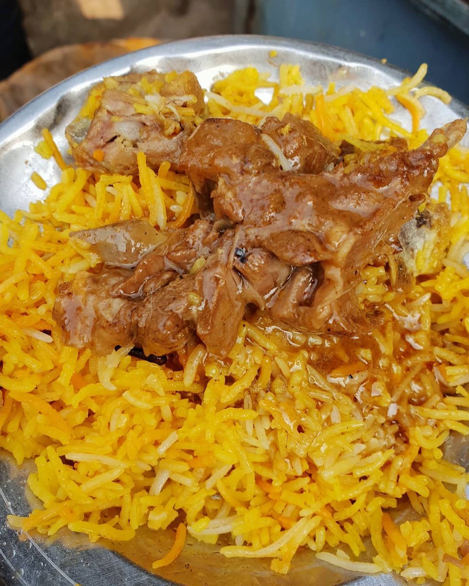 StreetsThatTalk's tweet photo. Feasting on this amazing plate of Biryani, topped with extra flavours of Chicken saalan.

At: Idris ki #Biryani, a #musthave in #Lucknow.

Photo: @biniyasvl 
.
#TSLucknow #Lucknowdiaries #Lucknowcity #biryani #biryanilover #awadhibiryani #lucknowfoodies #lucknowfood #lucknowtimes https://t.co/z9EahOZvt4