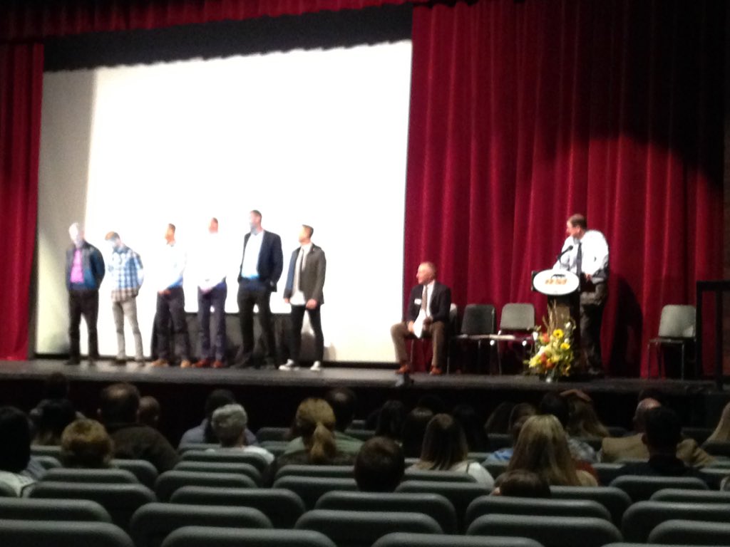 MVTAthletics's tweet image. MVT boys basketball coach,  Gary Ernst, was inducted into the Mesa City Sports Hall of Fame tonight, and his 1999 state championship team was recognized as well. #campusofchampions #WeNotMe #legend #hesakeeper