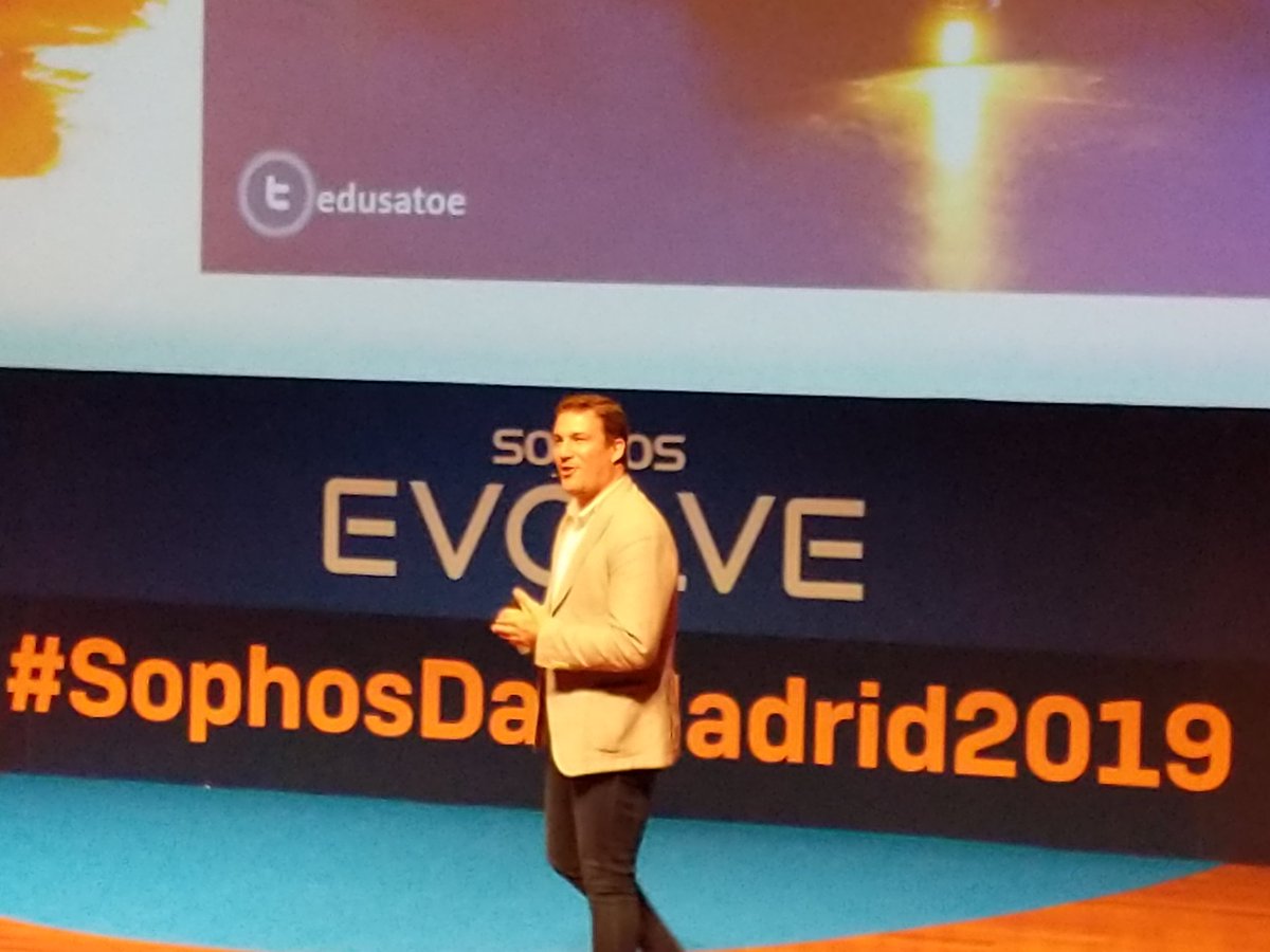 abacosystem's tweet photo. Momento @eduSatoe
Como siempre demostrando talento, humildad, carisma y sobre todo seguridad.
#sophosdaymadrid2019
@Sophos @SophosIberia https://t.co/n7vNaYvFJn