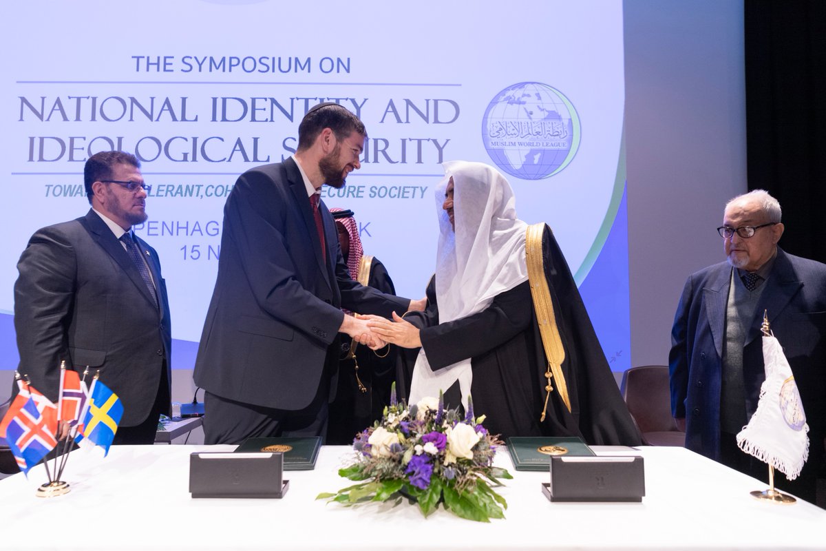 MWLOrg_en's tweet photo. In #Copenhagen, HE Dr. #MohammadAlissa signed an agreement with Rabbi Jair Melchoir @Joedisksamfund to spread the culture of dialogue, moderation, temperance, peace & human rights in every effort to combat hate speech, extremism & radicalism. #MWLinDenmark #MWLinScandinavia https://t.co/juuFJgoEGa