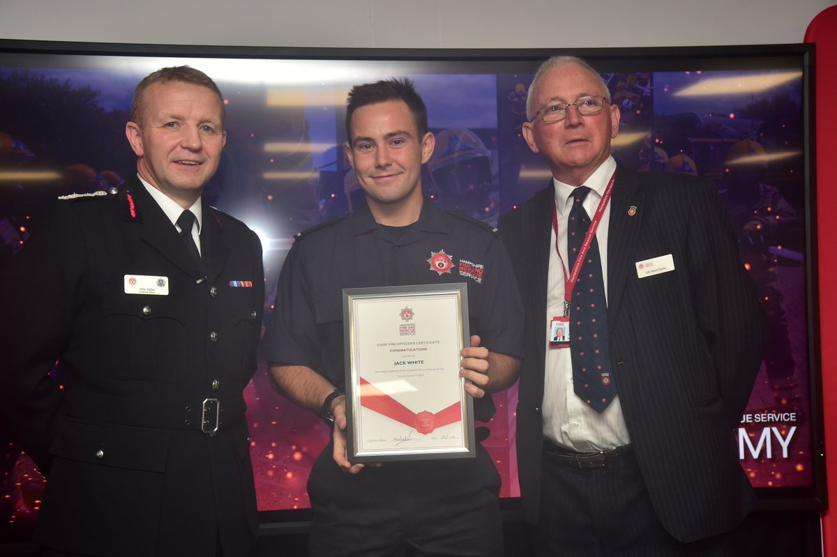 HantsIOW_fire's tweet photo. 3โฃ new members have joined team @Rushmoor02 ๐
Ian Carpenter, who used to be a primary teacher, has joined Red Watch
Previous personal trainer Charlotte Cope is now with White Watch
And joining Green Watch is Jack White who also used to be a teacher
#HFRSGraduation #999Family https://t.co/bFH01eCwPk