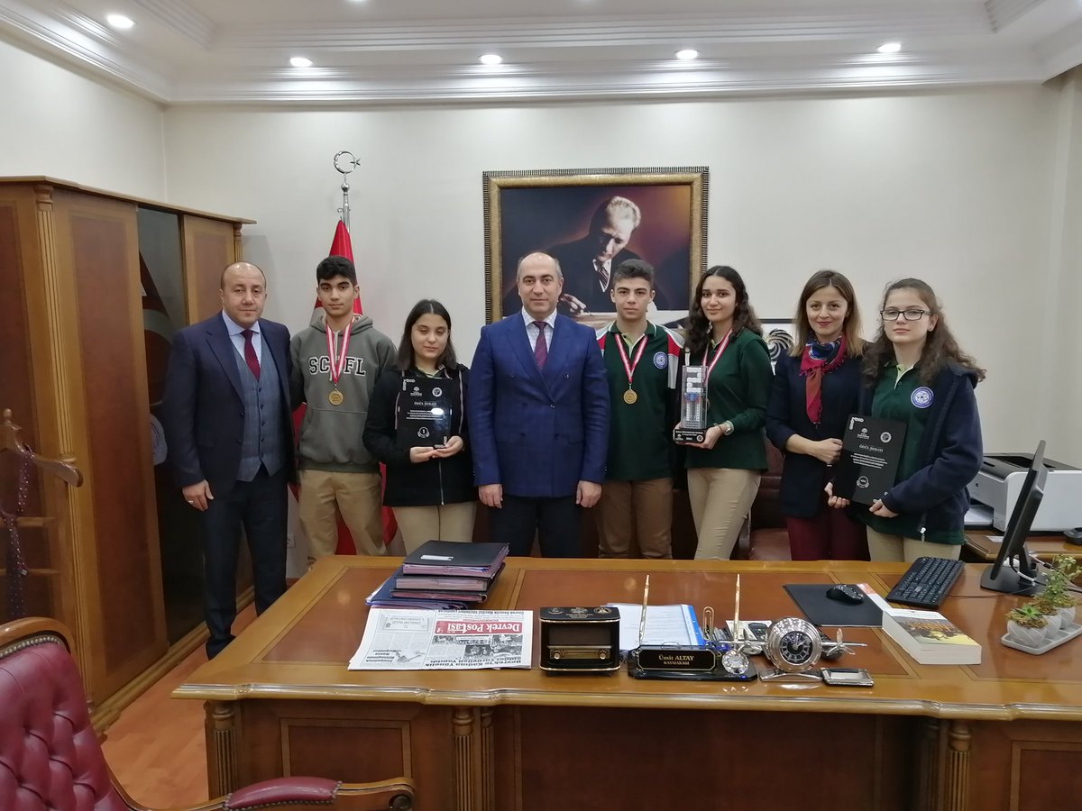 UmitAltay17's tweet photo. Konya'da düzenlenen Robotik Kodlama Yarışması'nda Türkiye İkincisi olan #DevrekFenLisesi Robotik Takımımız ziyaretimize geldi. Şimdi önümüzdeki günlerde Çin'de düzenlenecek Uluslararası #Robotik Yarışmaları'nda ülkemizi temsil edip bizleri gururlandırmaya hazırlanıyorlar. https://t.co/QRAvQv8W1K