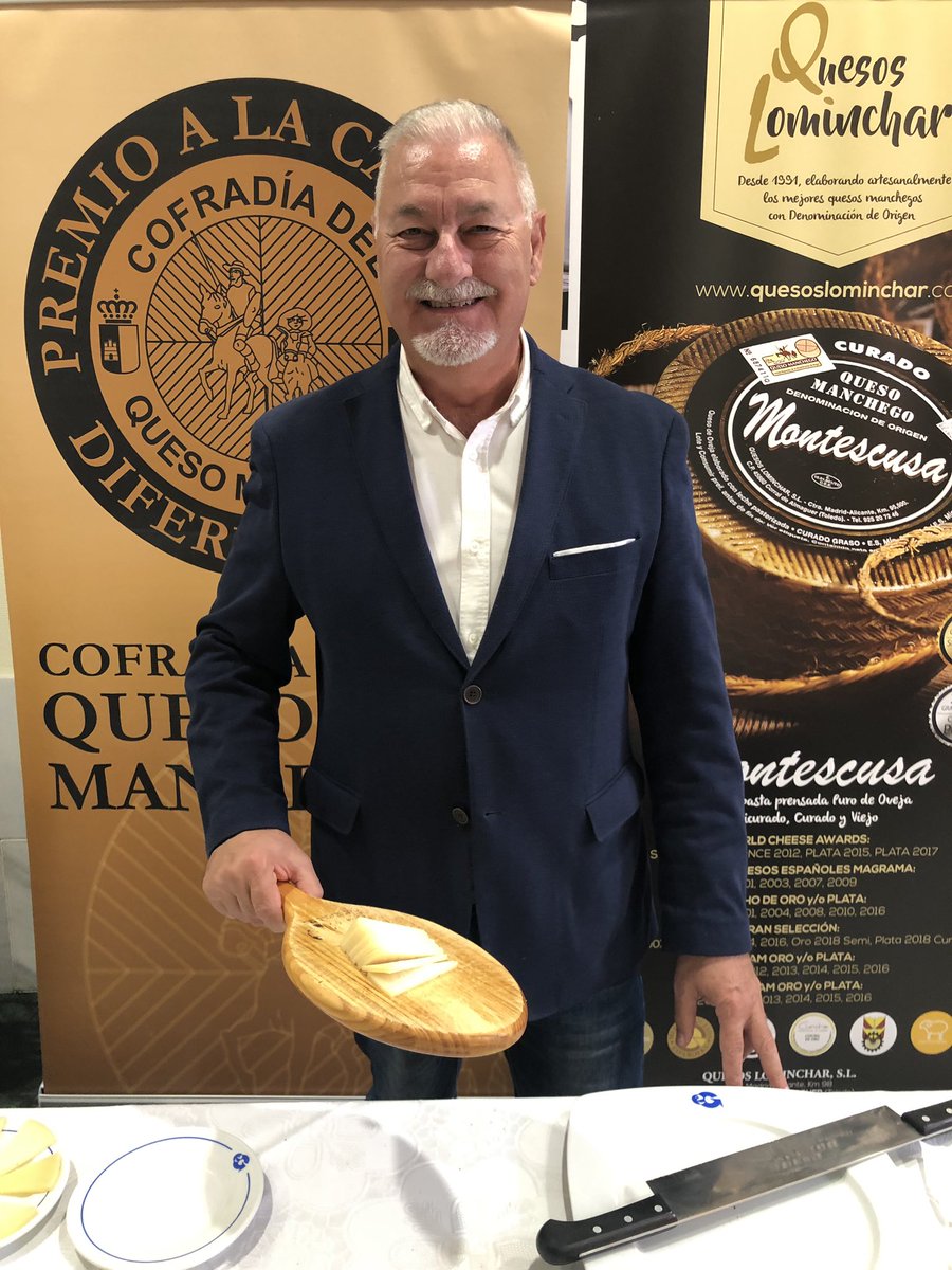 Con @cofradiadelquesomanchego y <a href="/quesoslominchar/">quesoslominchar</a> en el #IConcursoTapasYCoctelesToledo.
