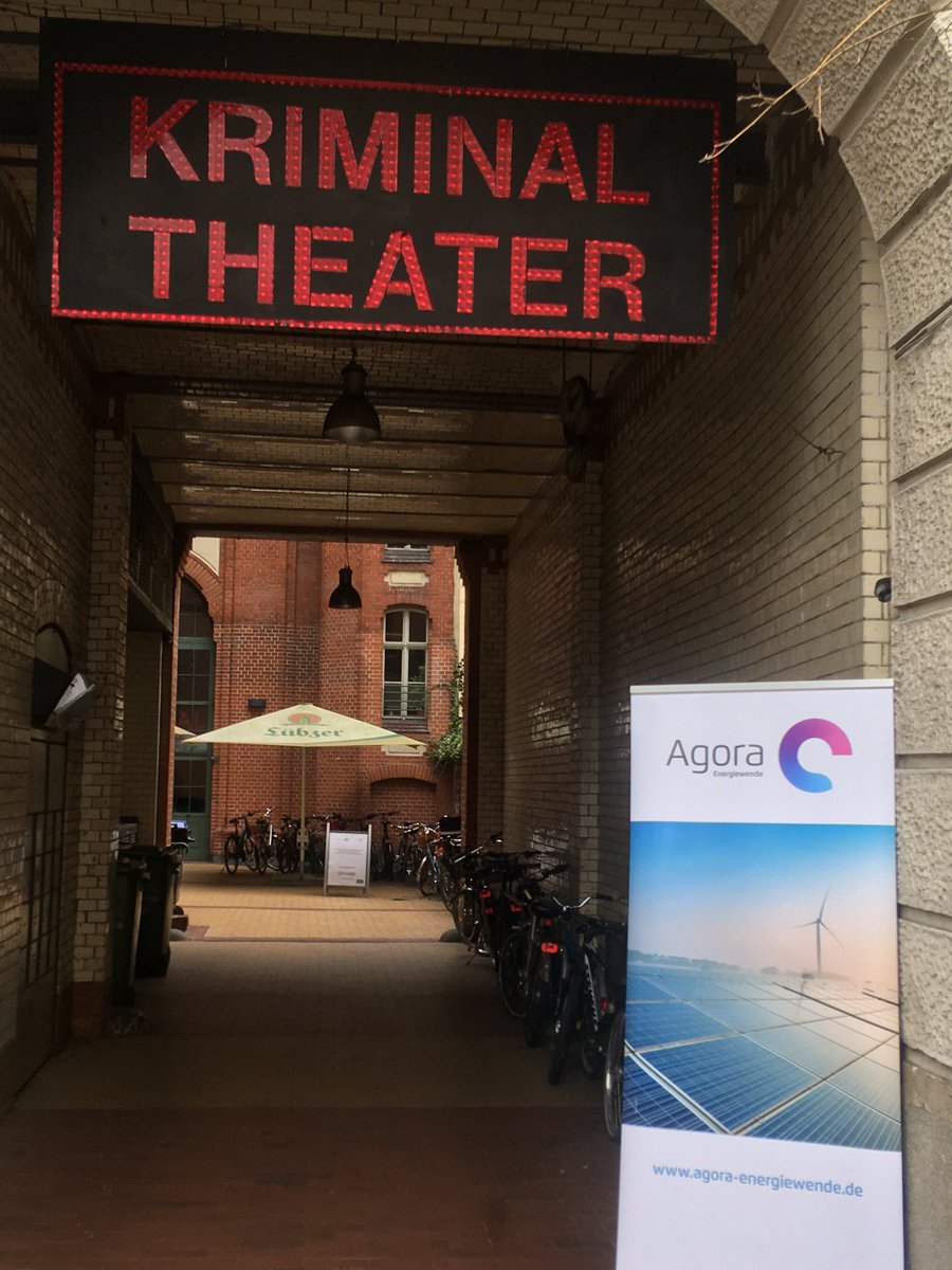 Spannende Debatte in jeder Beziehung! Vorstellung der <a href="/AgoraEW/">Agora Energiewende</a> Studie zur Zukunft der Energieintensiven Industrien.Meine Meinung:Es geht nur mit viel mehr (grünem) Strom zu wettbewerbfähigen Preisen, neuen Technologien &amp;neuen Leitungen. <a href="/chemieverband/">VCI</a>  @holger_loesch <a href="/P_Graichen/">Patrick Graichen</a>