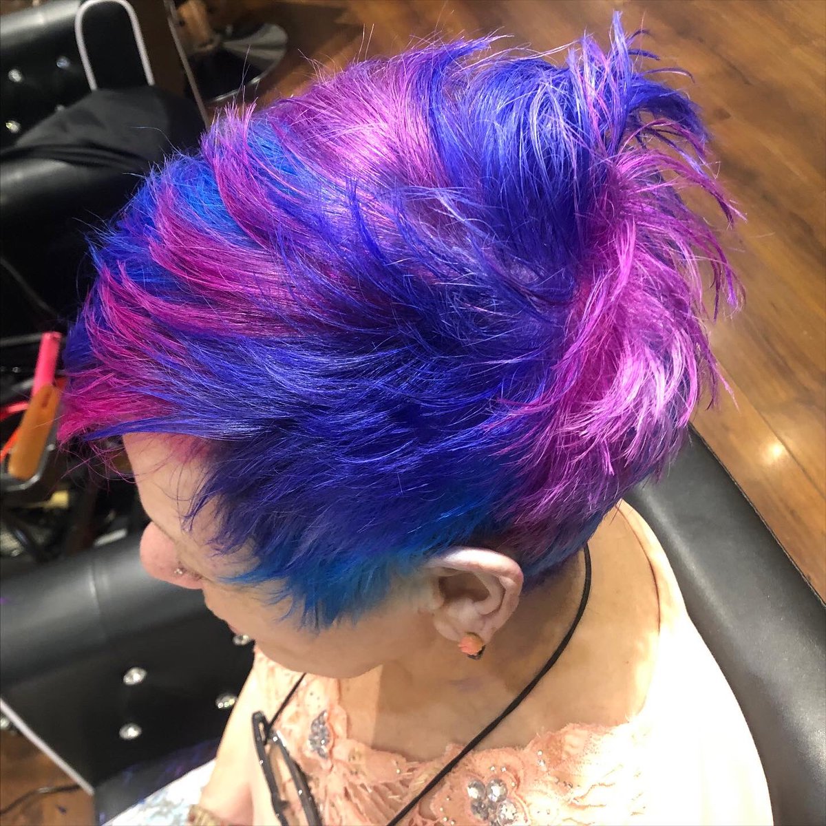 Shout out to all the clients that give their hairdresser freedom to express their creativity💜🦋🌸

#Creativity #Salisbury #Hairdresser