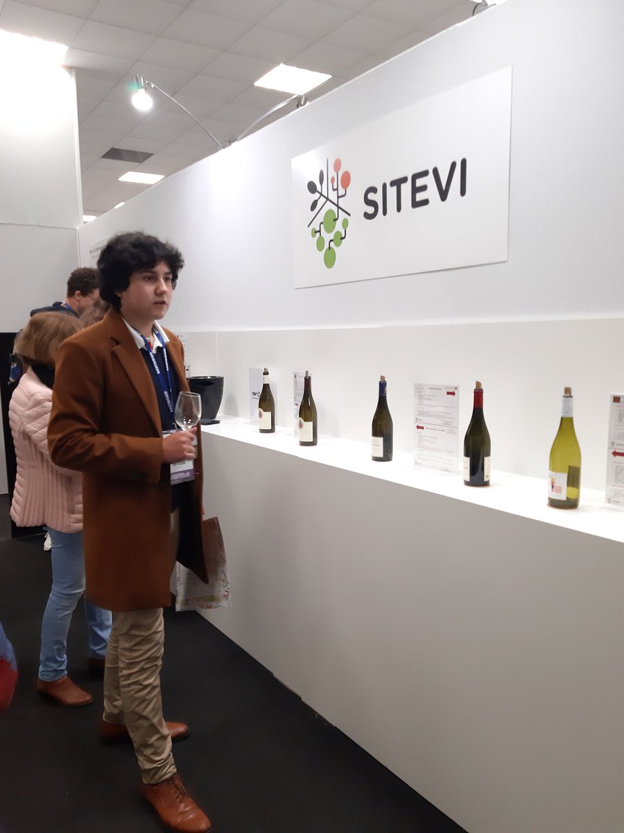 Sans oublier la crème de #cassis ! Merci au <a href="/LeCassissium/">Le Cassissium</a> pour les échantillons !
<a href="/sitevi/">Taylor</a> #tastingcorner