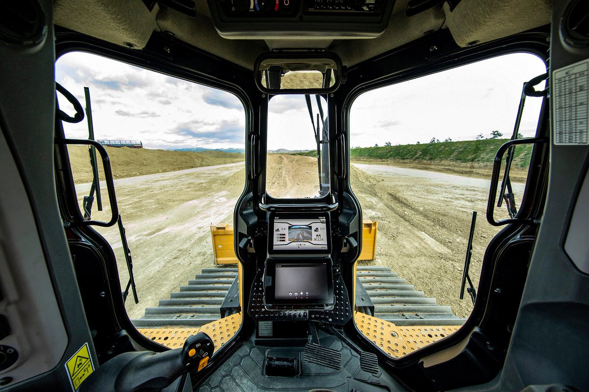 EarthmoversMag's tweet photo. New @CaterpillarInc D5 Dozer announced!
Read more⬇️
https://t.co/A8cLxlav1S
-----
#earthmoversmagazine #earthmovers #caterpillar #catd5 #plantmachinery #construction https://t.co/w8Tq3xMp4D