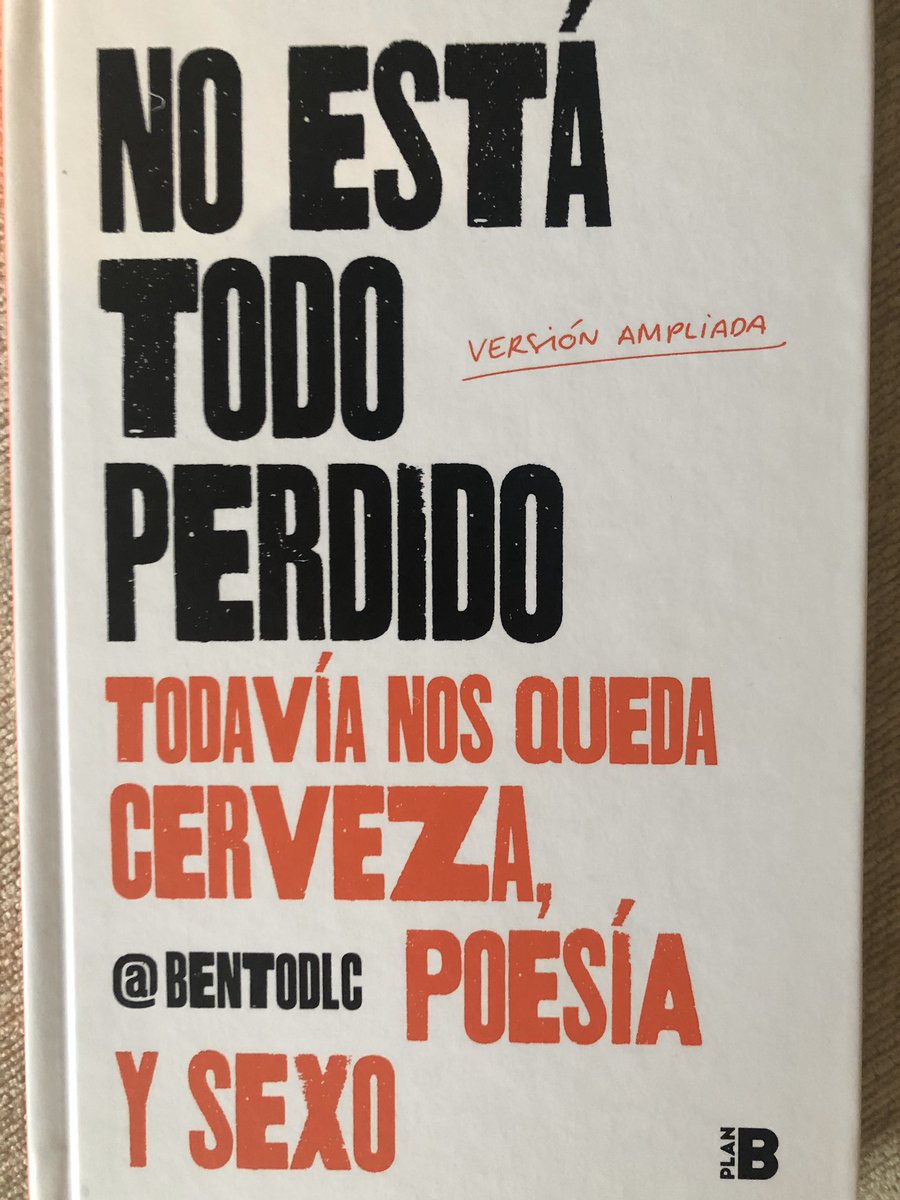 Annips26's tweet photo. ¡¡¡¿Cómo no había llegado antes a este libro?!!! Es una maravilla 

¿Sabes esa sensación cuando sientes que el@poeta está escribiendo para ti? 
Pues eso. @SoyBentoDlc 

La vida y la revolución están en la palabra 

@megustaleer https://t.co/tcm2JW6Pno