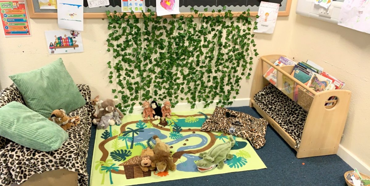 FSMansel's tweet image. FS2’s new and improved reading area 📖🦁🐯🐊🐘🦒🐒 @ManselLearning #junglereading #readingarea #welovereading