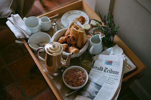 MiguelCalabria3's tweet photo. Good morning to all!!

All the papers that matter live off their advertisements, and the advertisers exercise an indirect censorship over news.     
-George Orwell

@Book_of_Lady

#photography
Pausa-Café https://t.co/mqFFfPAtZw