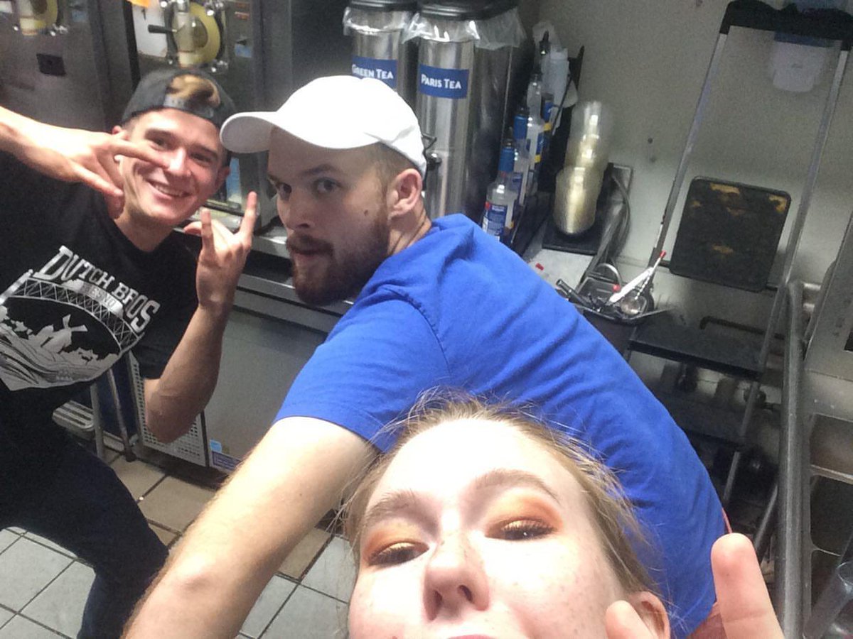 adog5051's tweet photo. Ngl today wasn't the best, but we left it at the door and had a KILLER shift. Love all of these people. https://t.co/Iv6cT2vW8j