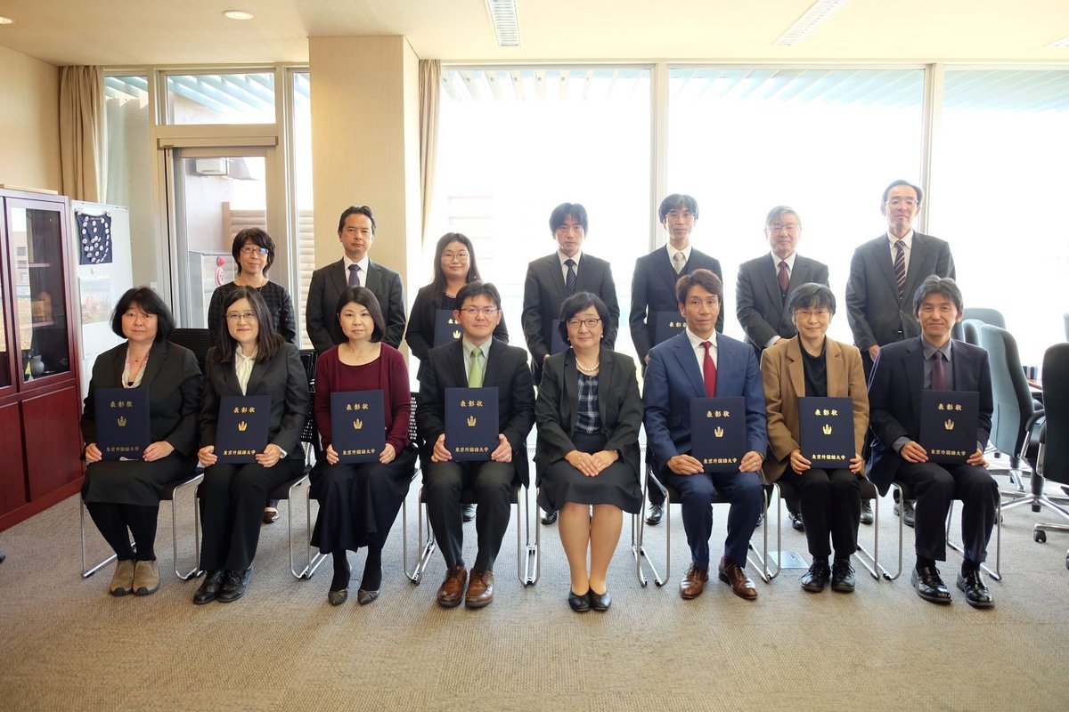 東京外国語大学 Tufs V Twitter Topic 11 19 学長室において永年勤続者表彰式がおこなわれ 14名 欠席者含む の教職員が表彰されました おめでとうございます 東京外国語大学 永年勤続 T Co Dtcsr6ilsk