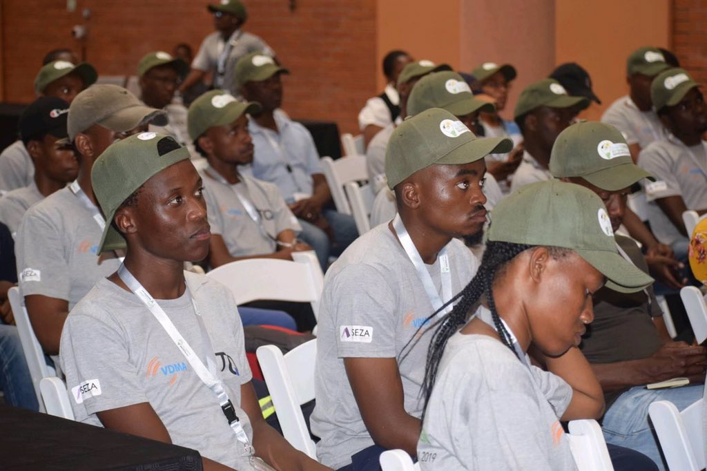 Gaone_Kganetso's tweet photo. Propelling Botswana towards Industry 4.0
#smartgreen  #makeathon2019 https://t.co/mDTraxfIkd