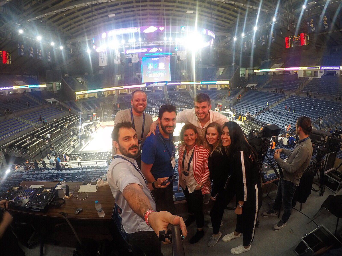 bluechipevent's tweet photo. Match day with #Teambluechip 🏀🤳 #BenimYerimBurası
@anadoluefessk
#bluechipevent #Anadoluefessk #basketball #team #game #sports #motivation #picoftheday #players #bestoftheday #moment #match #basket #stadium #selfie #istanbul #türkiye #bluechiploves https://t.co/6uEHZfbllI