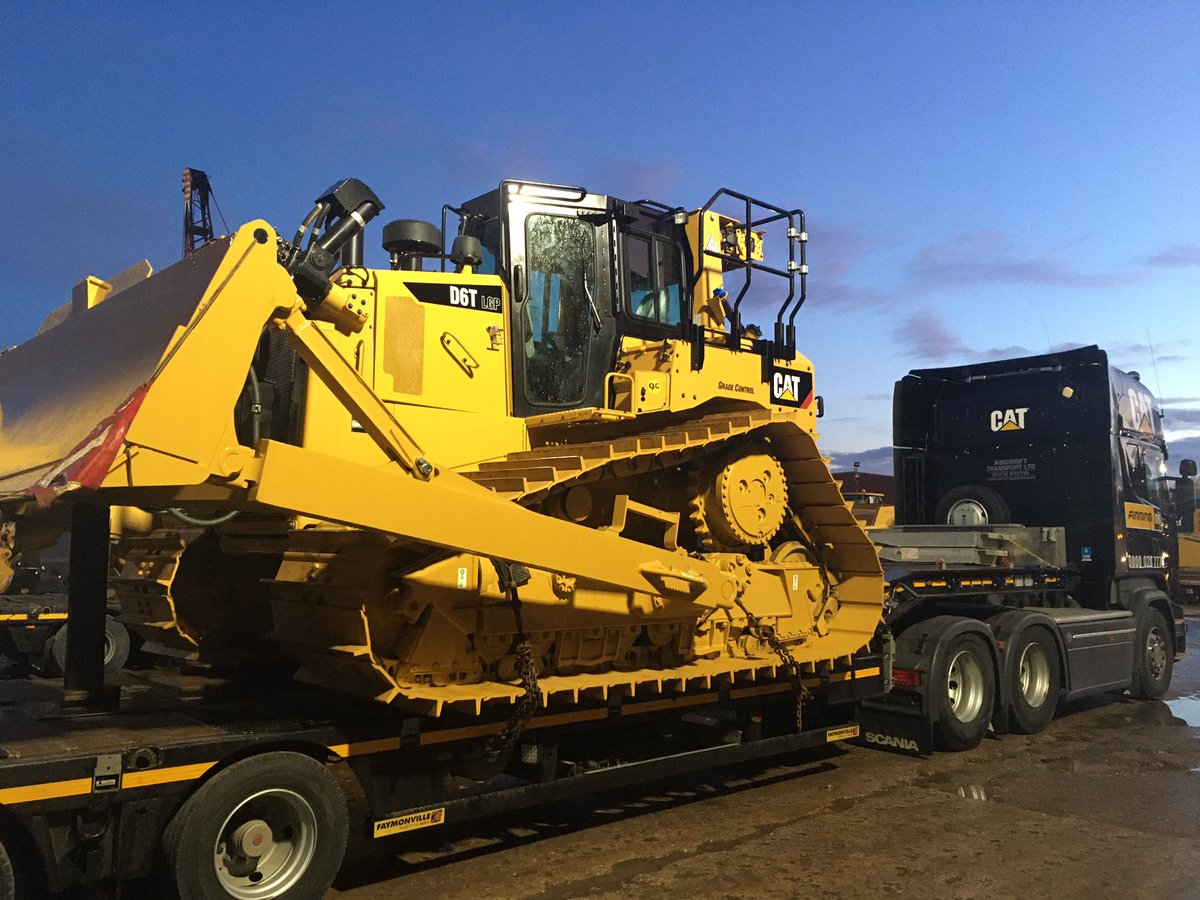 DanfinningCAT's tweet photo. New delivery day! This new CAT D6T could be the last new D6T delivered in the UK!?! With the introduction of the new CAT dozer nomenclature this size machine will simply be known as D6. More info to follow😀 https://t.co/AGqVQ0XXSm
