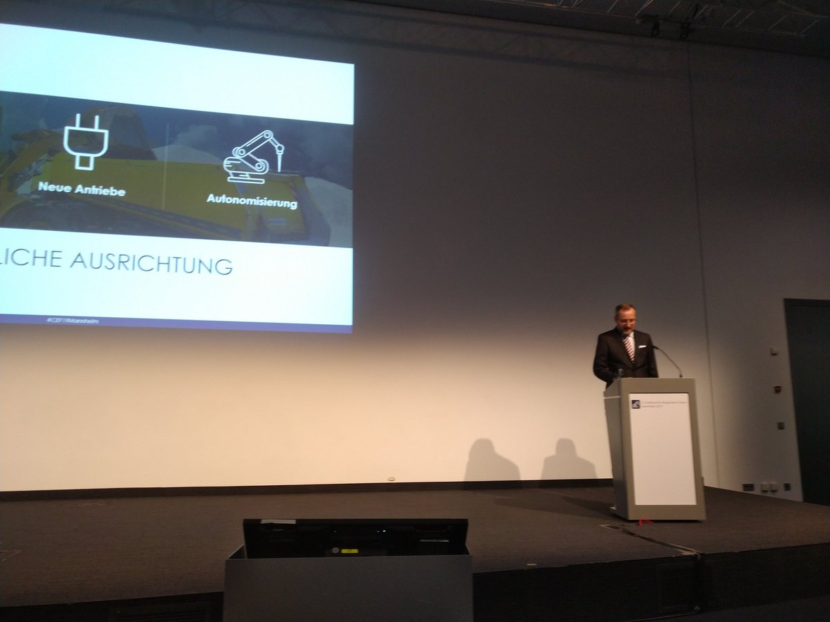meistertipp's tweet photo. Das Ende der Verbrennungsmotoren auf Baustellen zeichnet sich ab und die Baubranche ist auf der Suche nach neuen Lösungen. Eröffnung vom 2. Construction Equipment Forum #cef19 #cef2019 https://t.co/ssvDa3NPIo