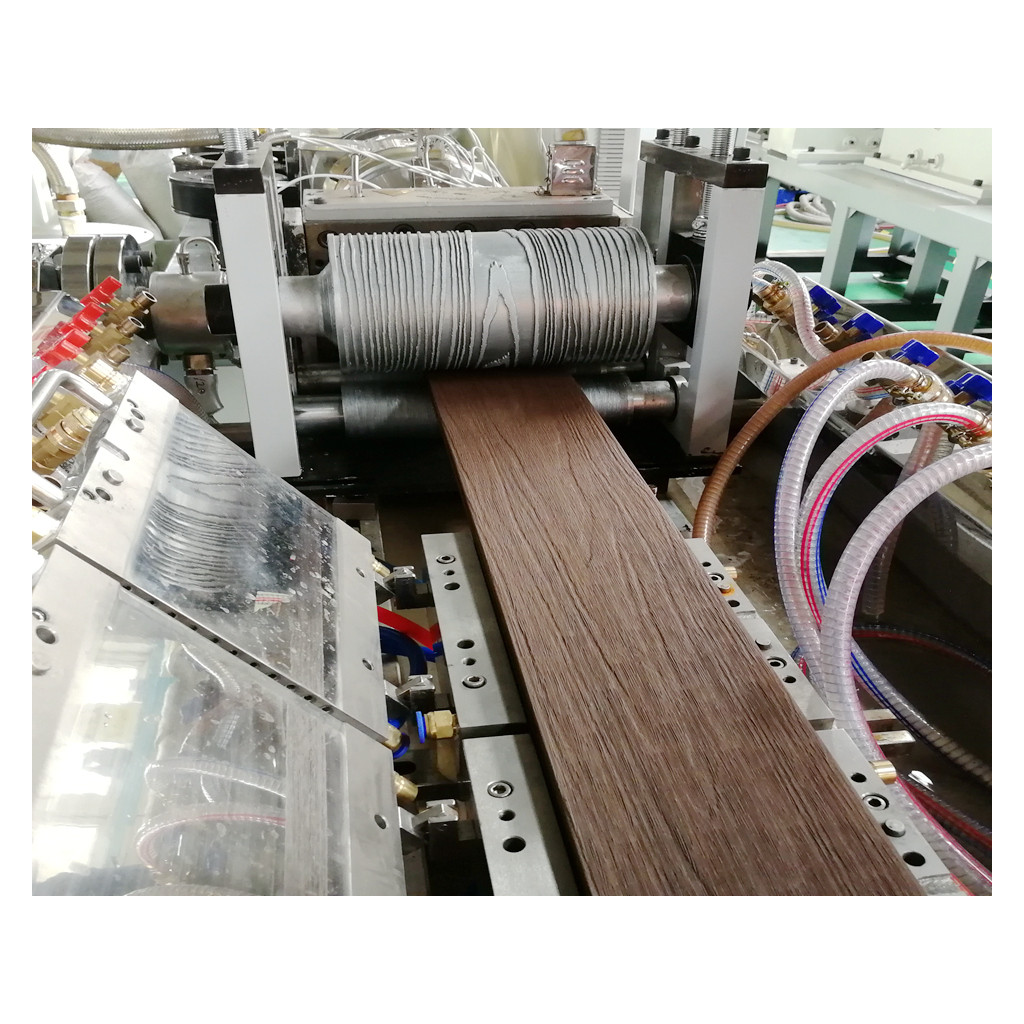 tongsanmachine's tweet image. WPC decking machine
1,use recycled PP/PE
2,mix 70% wood 
3,3D online embossing
4,co-extrusion wooden grain #wpcDeckingMachine #wpcProfileMachine #woodPlasticMachine #wpcExtrusionMachine #woodPlasticCompositeMachine