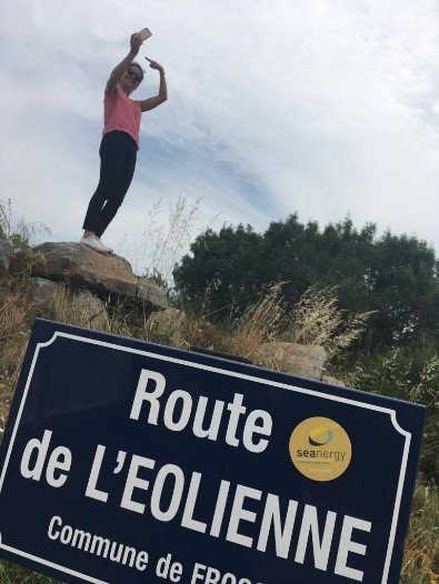 BluesignEvents's tweet photo. 🎁 #StickersChallenge : Fais-toi plaisir pour la fin d'année & gagne ton panier garnis de produits locaux @paysdelaloire à récupérer sur #Seanergy2020🌎🍷
✅ Publie une photo décalée en lien avec #Seanergy2020
✅ Mentionne @BluesignEvents et #Seanergy2020
🎅 Tirage le 10/01 🍀 https://t.co/w7Xejb9hLx