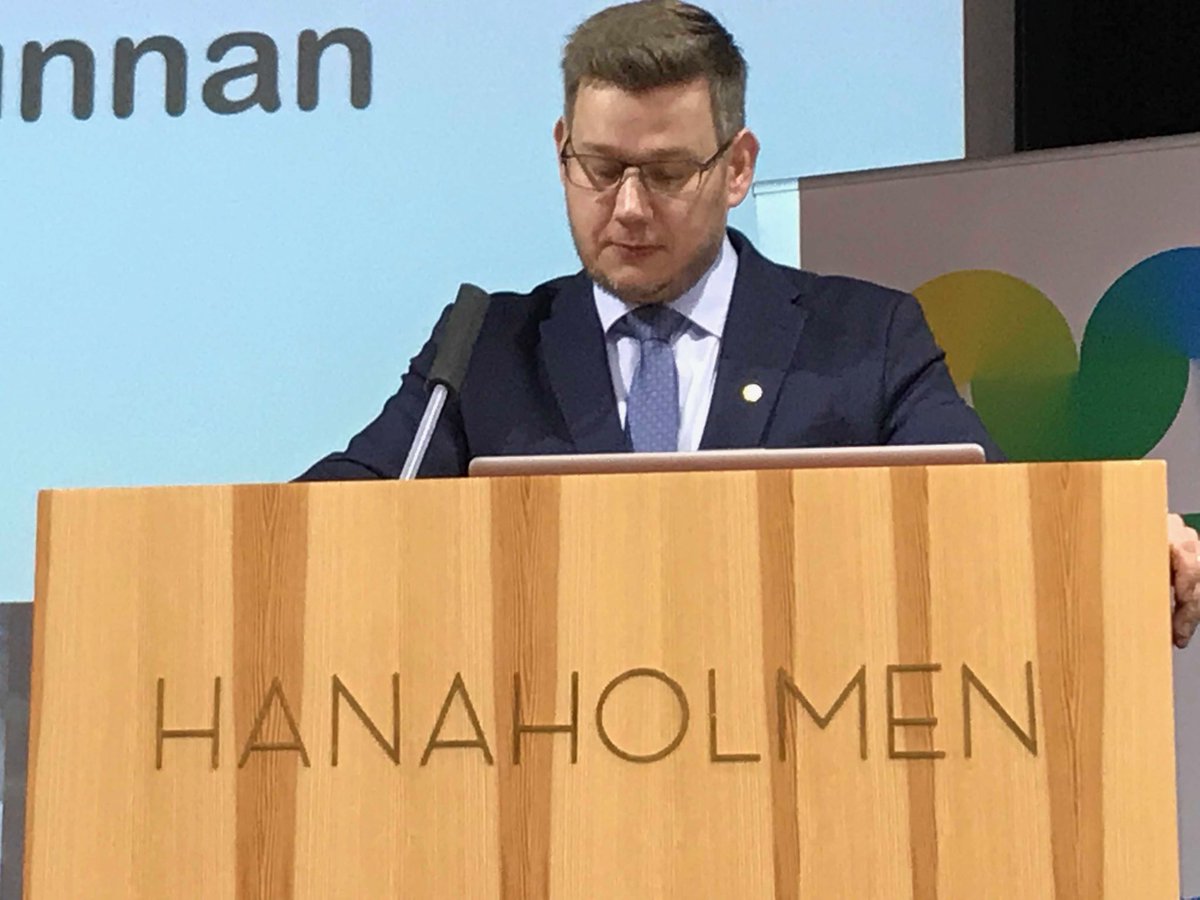 ’⁦<a href="/MTKry/">MTK</a>⁩ valtuuskunnan puheenjohtaja ⁦<a href="/EerikkiViljanen/">Eerikki Viljanen</a>⁩ lataa kovan faktan: Jos maanomistaja haluaa suojan kohtuuttomia pakkolunastuksia vastaan, on maat yhtiöitettävä ja siirrettävä omistus ulkomaille. Ei voi olla näin. On muutoksen aika