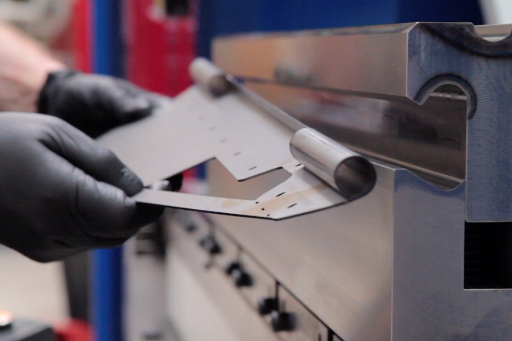 IMA_association's tweet photo. Manufacturer’s tips and tricks for sheet metal bending https://t.co/8aSuQyMZFs https://t.co/UTtPAegwMo