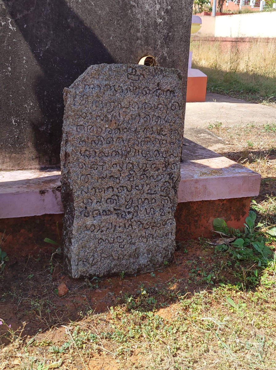 beautyoftulunad's tweet photo. A Stone inception written in #Tulu Script & Tulu language has found in
Shree Malaraya Banta Dhaiva sthana, Manjanady ❤️😍
....Sprb....
#TuluScript #Tulunadu #Manjanady
#TuluOfficialinKA_KL #TuluTo8thSchedule https://t.co/wWRxs1pAvP