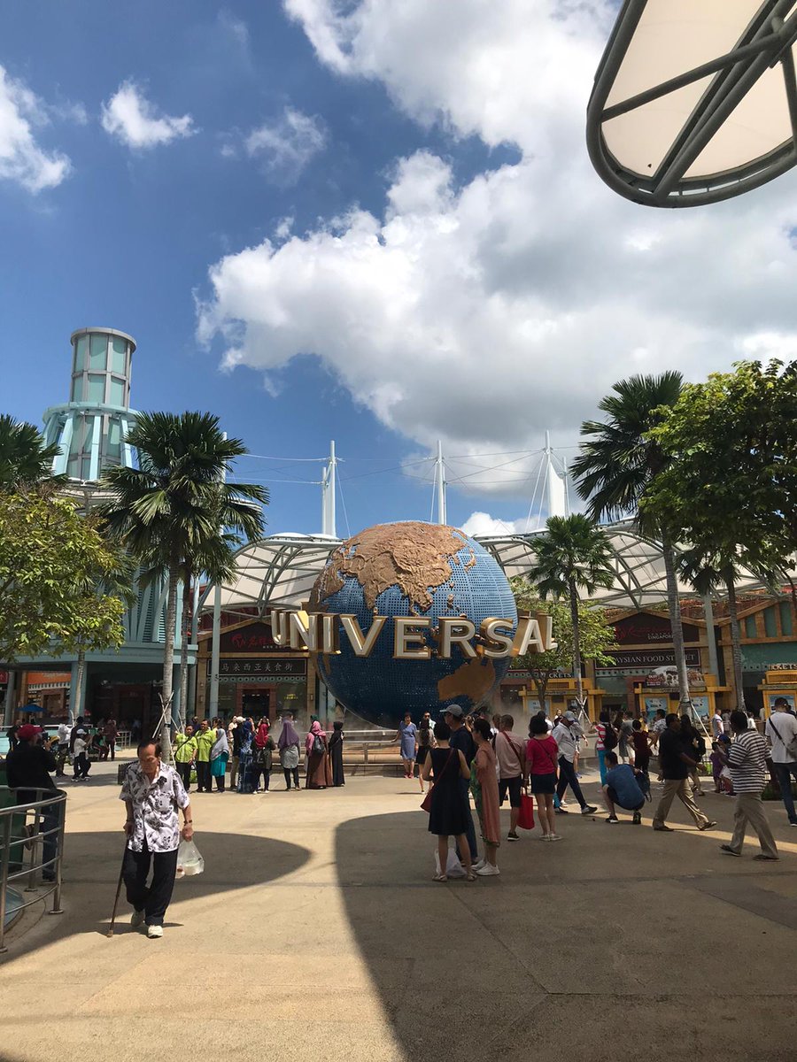 Helen_Devereux's tweet photo. Day 5 of SIRC week in Singapore. Writing workshops done, now time for Universal Studios!!! @SolentResearch @WorkIneqsLife https://t.co/MZ65bo5p09