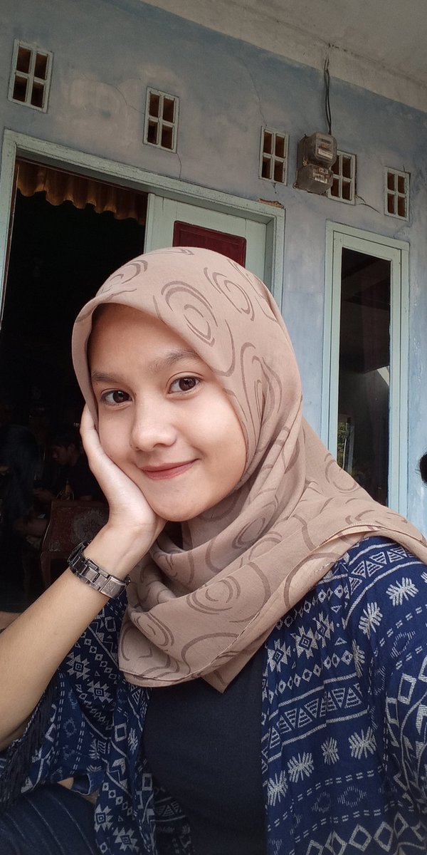 Aidaputri_61's tweet photo. Jngn lupa senyum hari ini 😊 https://t.co/9V3xls7vaZ