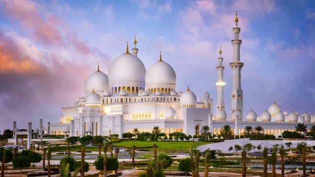 Secrets of Abu Dhabi's Sheikh Zayed Mosque : cnn.it/34ock3g. One the latest grand #architecture realisations in the world in the United Arab Emirates. <a href="/OrienttoursUAE/">Orient Tours</a> is your guide to reveal its power and finesses. #AbuDhabi #culture