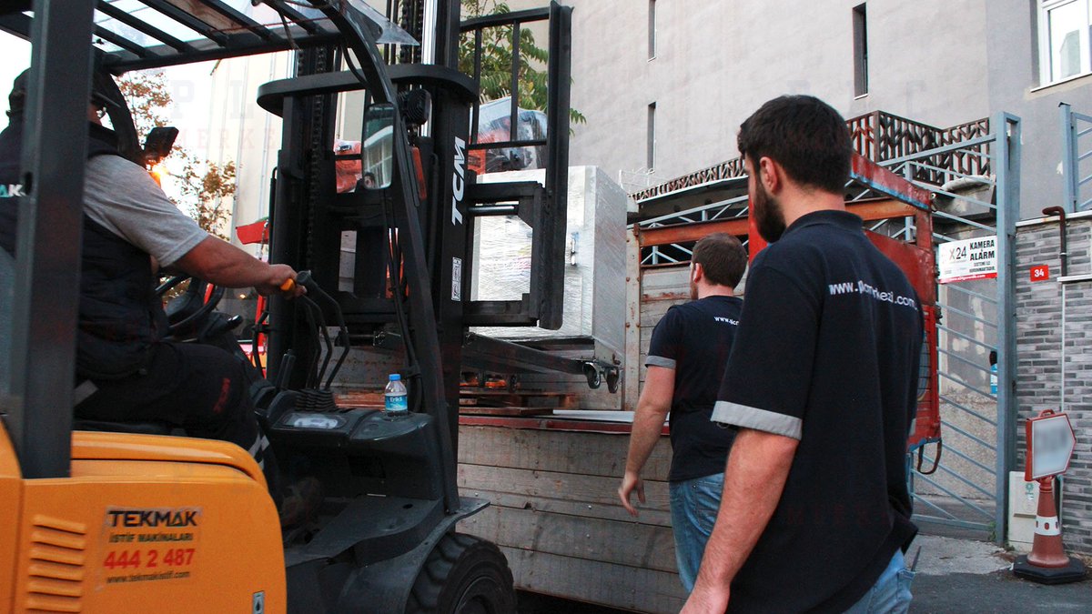 plcmerkezi's tweet image. Tüm bakımlarını yaptığımız KUKA #KR210 manipülatör ve #KRC1 kontrol kabinini stoğumuzdan yeni çalışma adresine sevk ediyoruz 🚛

Online otomasyon ekipmanları mağazamız:
otomasyonsatis.com

#Otomasyon #RobotBakım #EndüstriyelRobot #KukaRobot