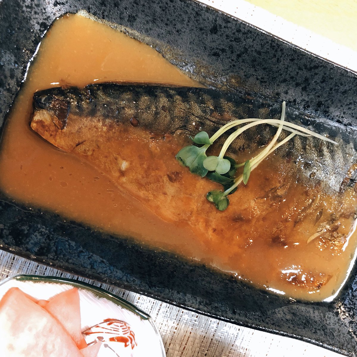 EASTcinderella's tweet photo. あいです🧸
#38チャレンジ 33／38日目🐟

今日は 割烹 #金剛「#八戸鯖味噌煮」
いただきました🍚!!

金剛さんの特製味噌が、
大きな #鯖 の旨みを
さらに引き立て…🐟⸜❤︎⸝‍

普通の味噌煮とは一味違った贅沢な味わいでしたあ(* ॑  ॑* )💕

ご飯もたくさんおかわりしてしまいました🤤

#八戸前さば https://t.co/BqgoM2FnV5