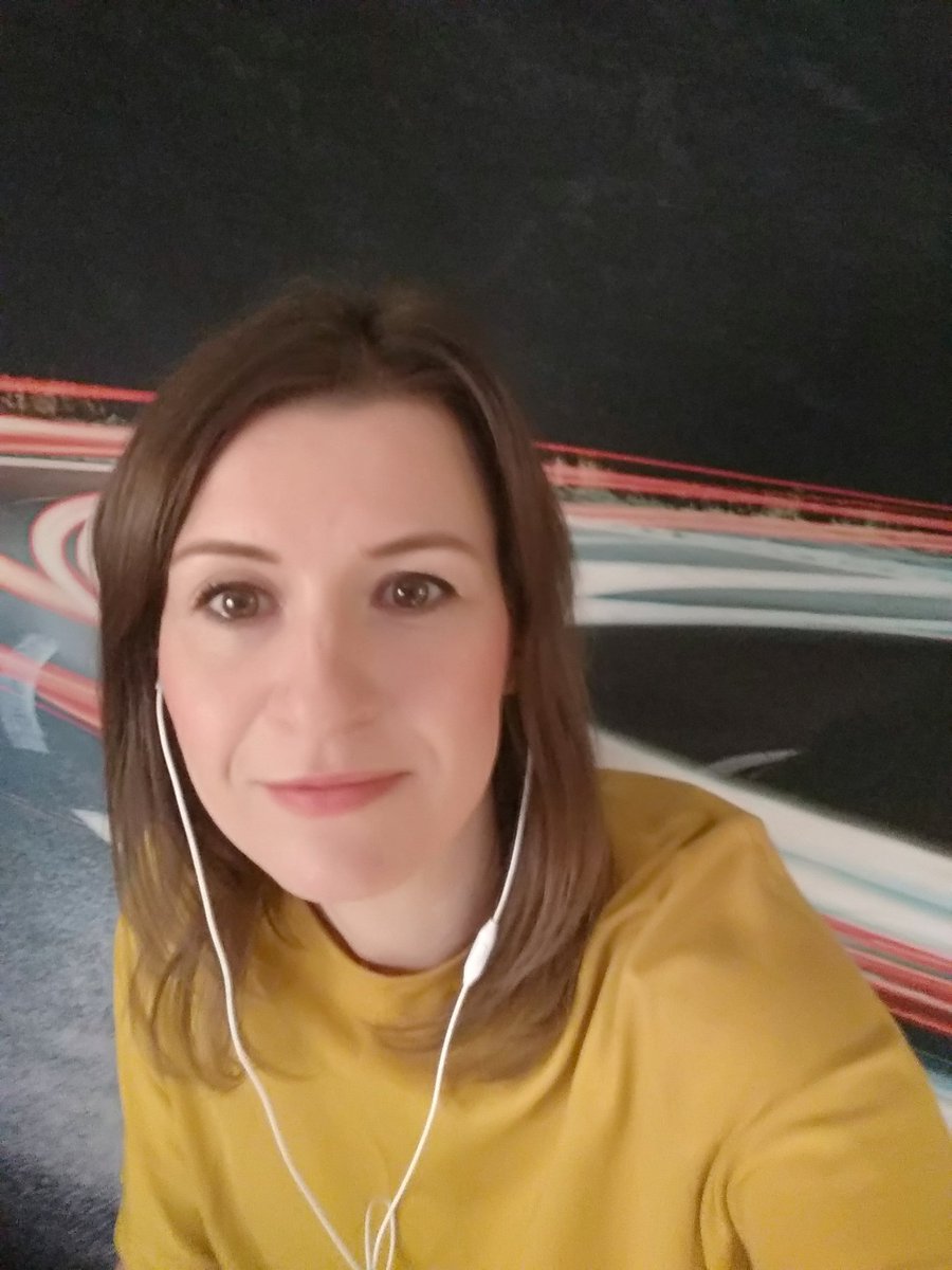 aelektron's tweet photo. Hello #DigitalBash19! Hier mal die Speakersicht hinter den Kulissen... sieht also aus wie am Screen. 😂 Danke für viele tolle Fragen! Ich beantworte weitere hier oder bei #LinkedIn. Und vor allem: ❤️🙏 @OnlineMarktn_de für die Show! #storytelling #ki @OXID_eSales #onlinemarketing https://t.co/FvpIkcTXF1