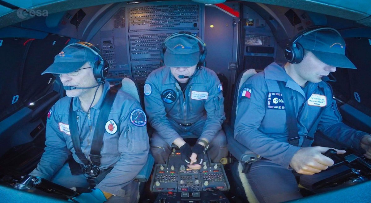 AirZeroG's tweet photo. Cabin crew 👨🏻✈️
.
Savez-vous qu’il n’existe que 7 #pilotes qualifiés en Europe pour piloter l’@Airbus A310 Zero G ?
.
Chaque vol nécessite la présence de 3 d’entre eux ✈️
.
Bon #vol à tous pour le premier jour de la 72e campagne de vols scientifiques de l’ @esa
.
#esa0G https://t.co/wdX9r0ldFA