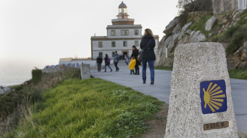 MUXÍA EN EL TOP 10 👣💙 El prestigioso peródico inglés #TheGuardian publicó una lista de las 10 mejores rutas por #Europa✨📰 Cuatro #rutasxacobeas entraron en ranking y la más valorada fue la que pasa por #ACostadaMorte 🛤🌊 Descubre el resto aquí 👉buff.ly/34JJObM