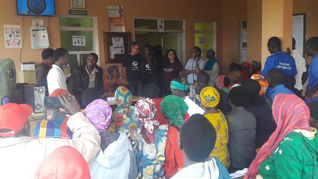 KinihiraPH's tweet photo. #Visioncenter abaganga bafatanyije n'itsinda rya @onesight baganirije abarwayi bagana serivisi ya OPD @KinihiraProvin1 ku ndwara z'amaso ndetse banaba shishikariza kwisuzumisha hakiri kare bagahabwa ubuvuzi buboneye. https://t.co/GU2rYNYJJ5