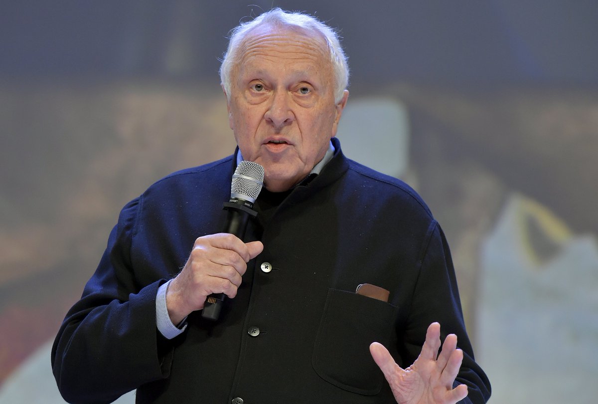 AFEquine's tweet photo. 🎬 Interview de Jean-Louis Gouraud, encyclopédiste du cheval et de l’équitation lors des #AFEquine
💬 "Il faut renforcer la certitude chez les hommes que les hommes, eux, ont des devoirs envers les animaux"
➡ https://t.co/TsXHWCcK1M https://t.co/GFSrreZDdr