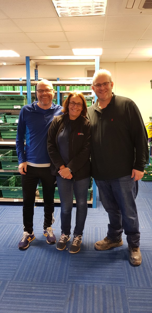 kierconstruct's tweet photo. What a great day sorted and weighted 4️⃣.7️⃣ Tonnes of generously donated food ready for Christmas distribution @BigHelpProject #Knowsley at their foodbank distribution centre with @HACivils @KnowsleyCouncil #NWCH2 https://t.co/AH7WTTMq2W