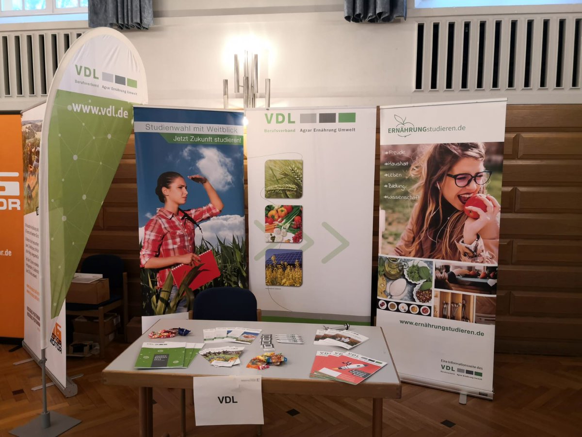 VDL_Bundesv's tweet photo. Heute und morgen kann der VDL an seinem Stand auf der Kontaktbörse Triesdorf-Connect im Alten Reithaus Triesdorf besucht werden! #Institutionen #Unternehmen #Agrar #Ernaehrung #Umwelt #Führungskräfte #weihenstephan https://t.co/NyTJIF9WnV