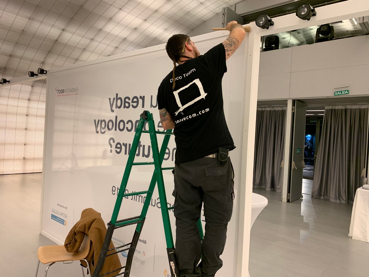 SaezDecom's tweet photo. Gracias al equipazo de #Madrid, la semana pasada #decoramos dos #eventos simultáneos. Uno de ellos en el #Matadero (la casa del lector), uno de nuestros lugares preferidos de Madrid. #eventdecor #stands #events #evento #decor #decoración https://t.co/d9sXt84FxS