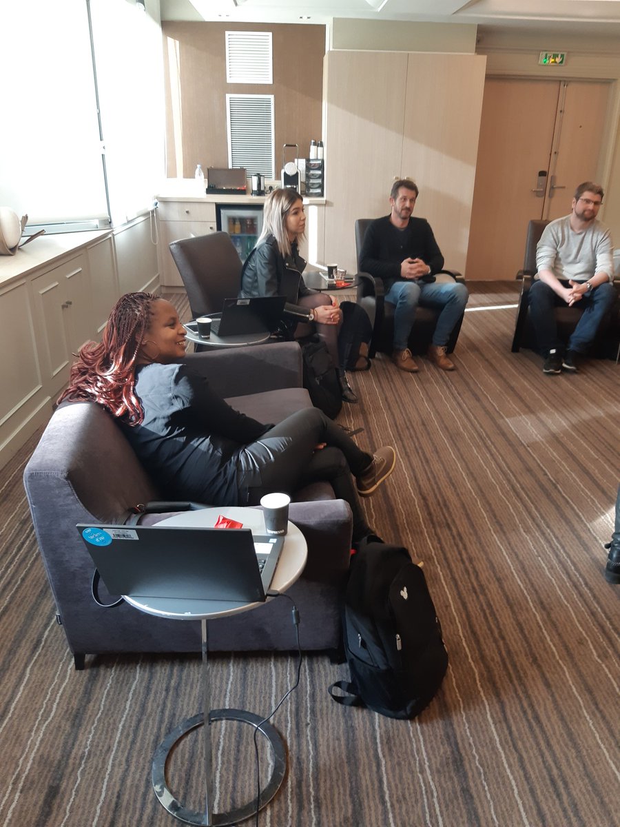 SchmittNatacha1's tweet photo. #DALSE #reseau innovation 
💡rencontre partage c'est le leitmotiv de la journée en commençant par mieux nous connaitre #icebreaker https://t.co/KOE7DvxcG7