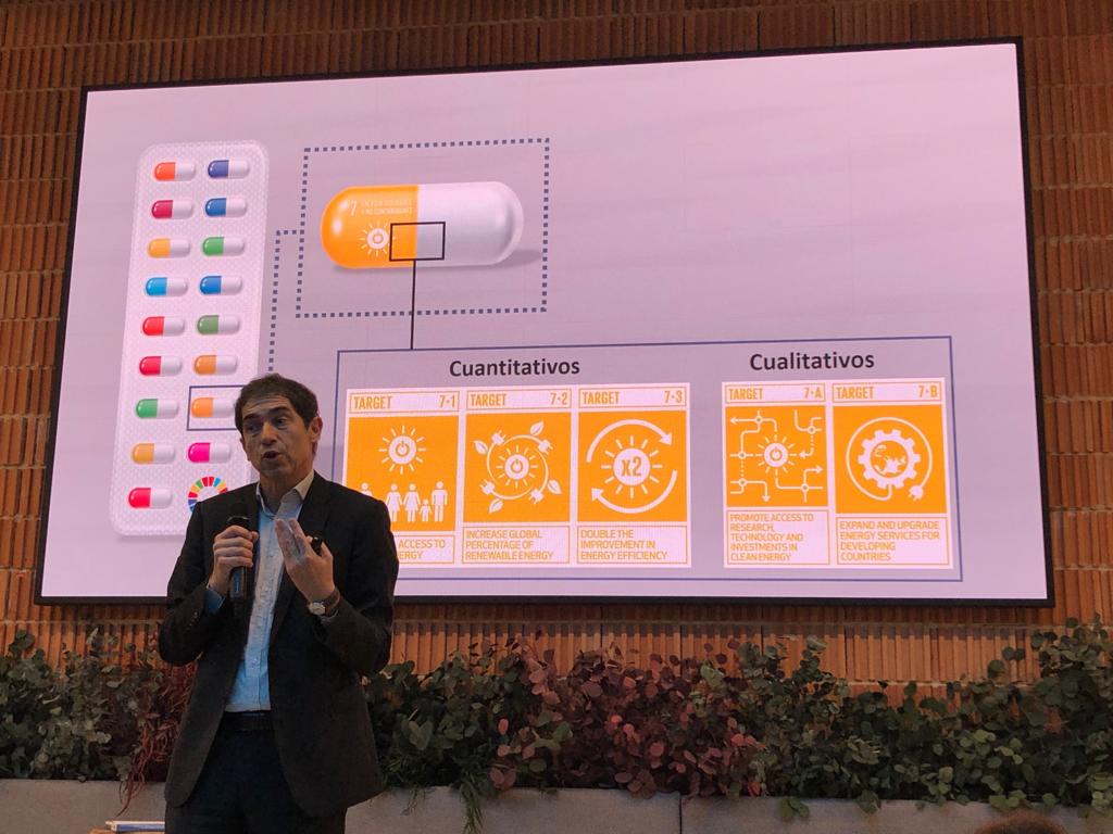 _carmenferrero's tweet photo. "El distrito postal en el que nacen los niños es el principal factor que marca su futuro personal y profesional" @CarlosMataix1 en #AliadosporlaInfancia de @unicef_es nos receta #ODS-eína para hacer las transformaciones que el mundo necesita https://t.co/Btse9Nhrql