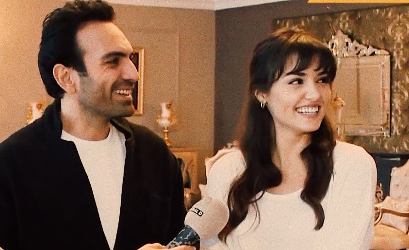 thatgirlnims's tweet photo. Their smiles 🧿 #Azize #HandeErçel #BugraGulsoy https://t.co/pdVwmerxBu