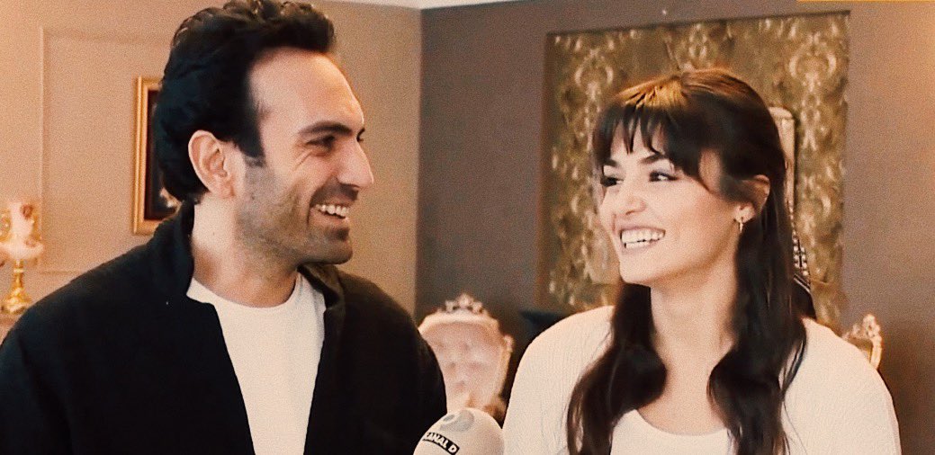 thatgirlnims's tweet photo. Their smiles 🧿 #Azize #HandeErçel #BugraGulsoy https://t.co/pdVwmerxBu