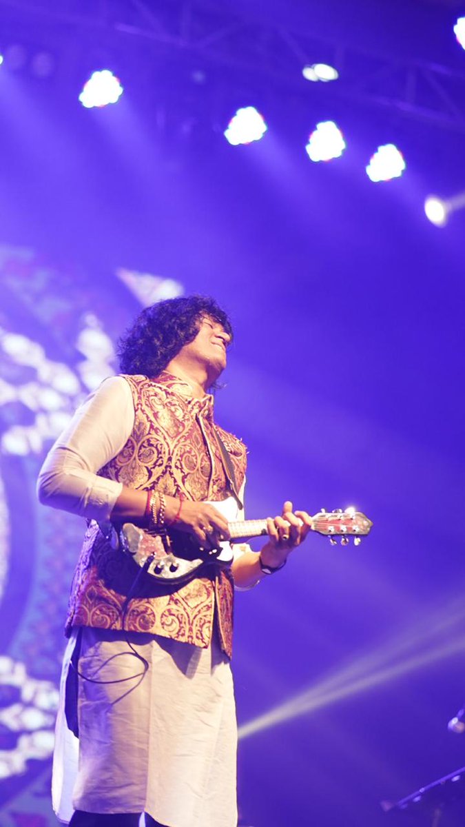 MandolinU's tweet photo. Performed At Mathrubhumi Musical Night With Steven Samuel Devassy And The Maestros.
#mandolin #mandolinrajesh #mandolinurajesh #urajeshmandolin #rajeshmandolin #kochi #mathrubhumi #musicalnight #stevensamueldevassy https://t.co/HOosX3g4iw