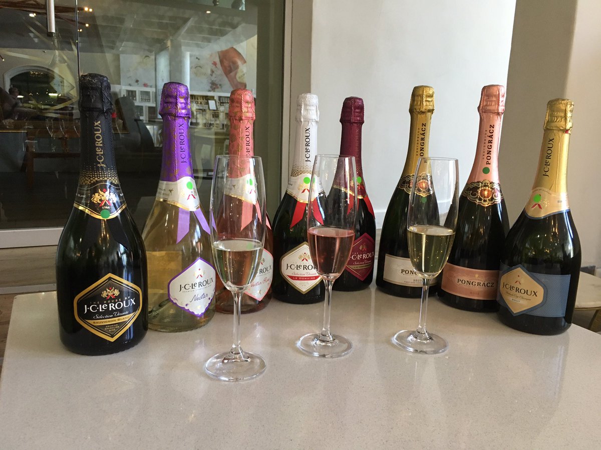 HesterGikas's tweet image. Sweet dreams are made of these 🥂 

#preDecember #bubbles